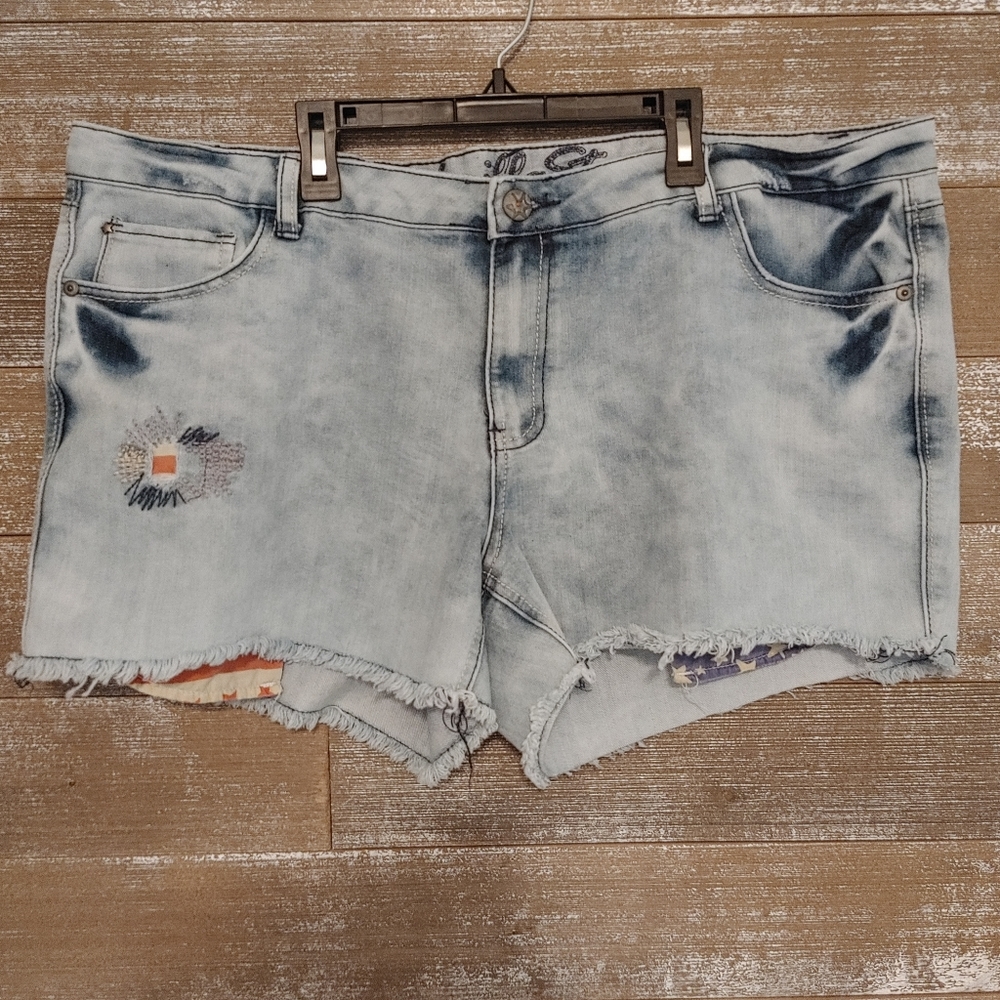 Vanilla Star Distressed Patriotic Denim Shorts- size 20